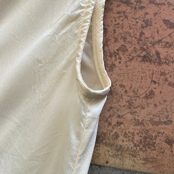 NANETTE LEPORE 100% Silk Cream Sleeveless Blouse with Beautiful Front Details - Picture 9 of 13